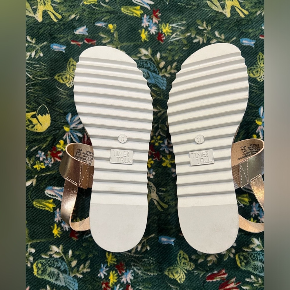 Time and Tru Women's Gold Sandals - Picture 3 of 9